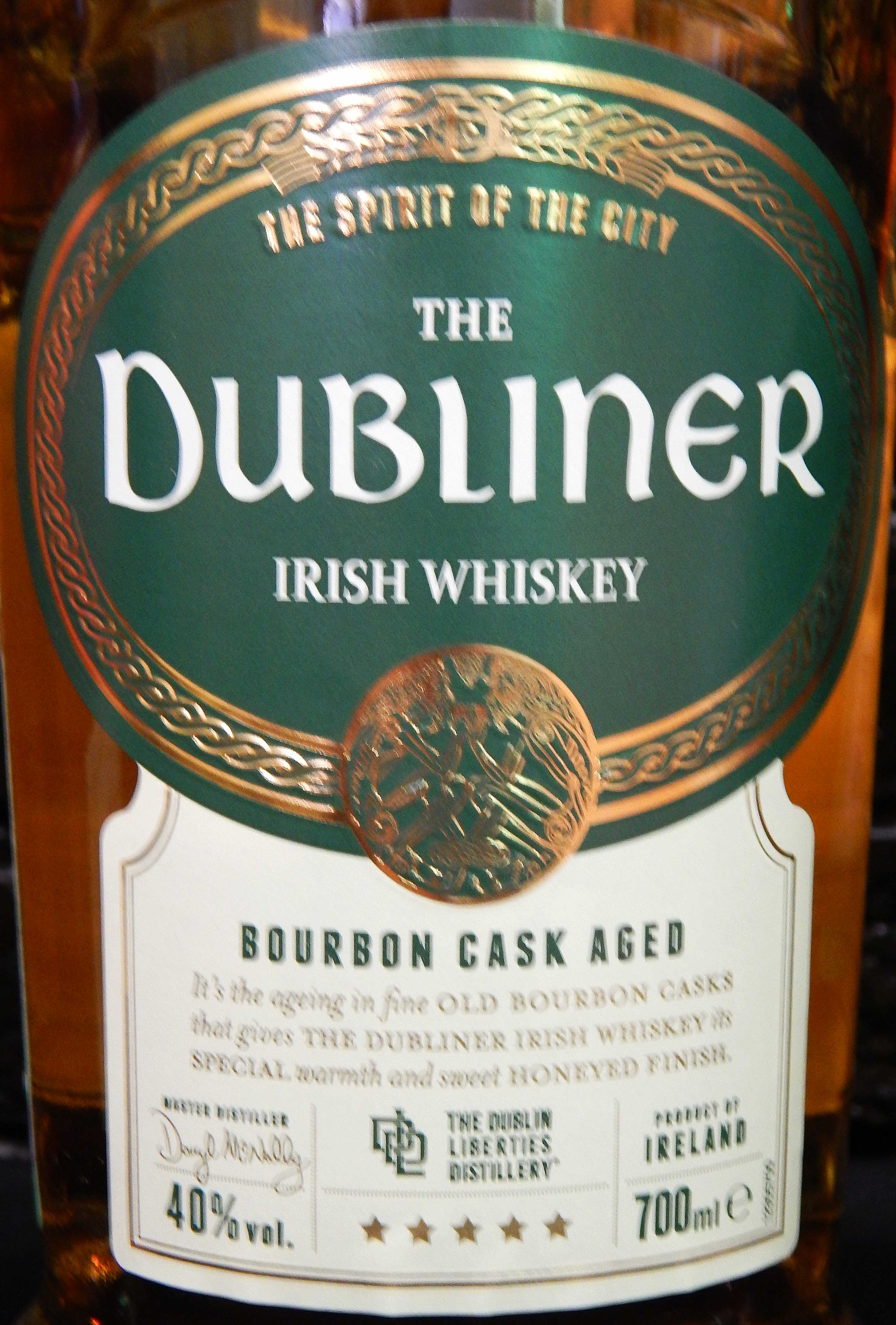Этикетка вискового ликера The Dubliner Whiskey and Honeycomb