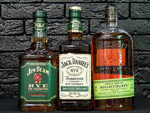 Три ржаных виски: Jim Beam Rye, Jack Daniels Rye, Bulleit Rye