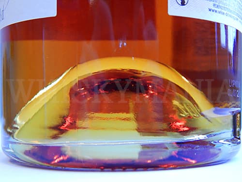 Полусферическое вогнутое дно бутылки виски Aberlour